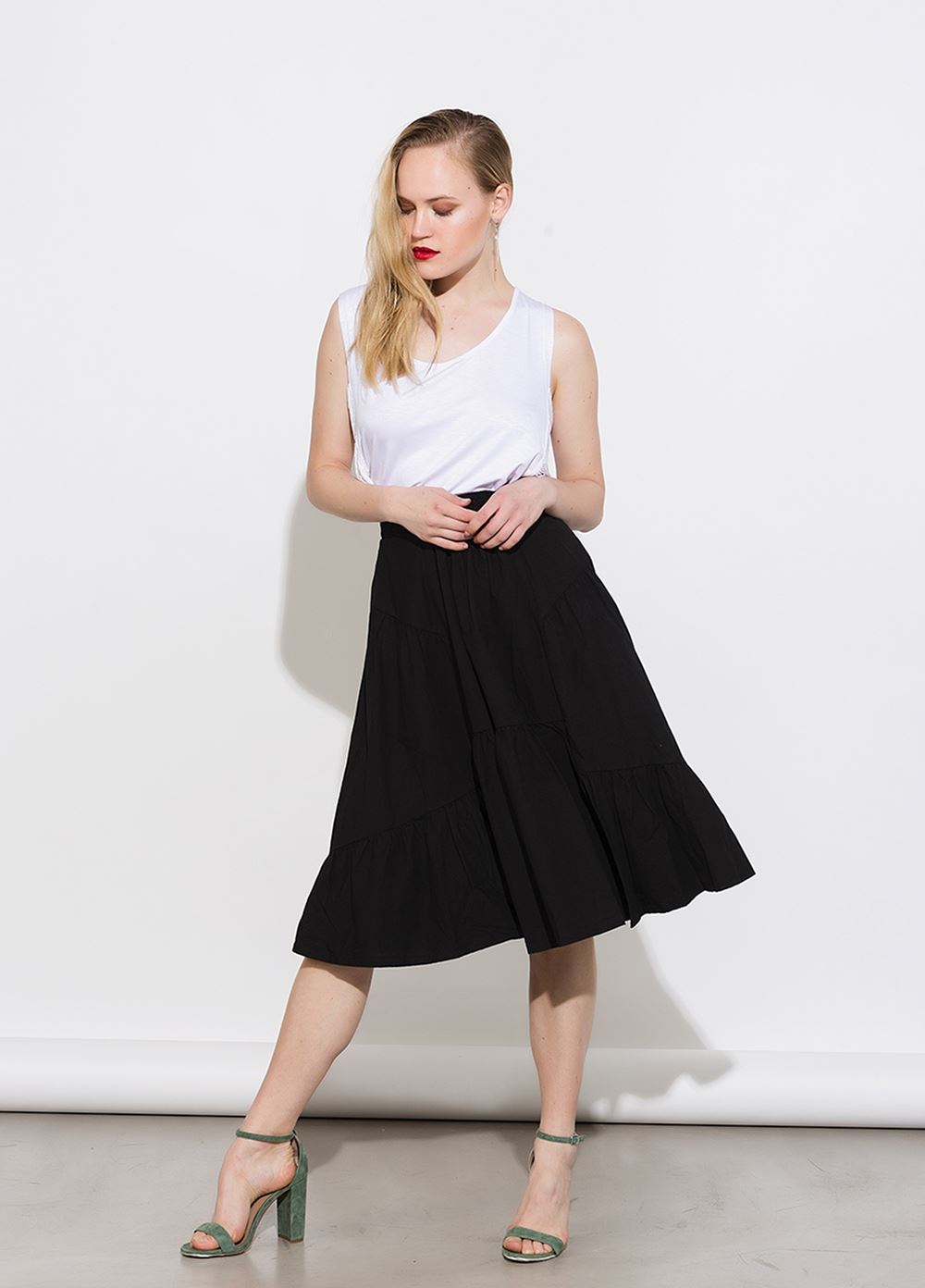 Sexy V-Neck Satin Fishbone Pleated Sling Midi Skirt